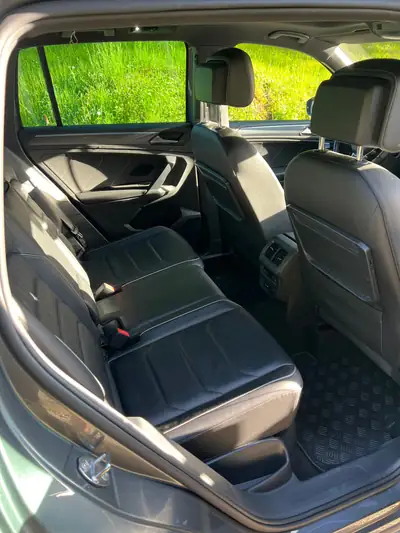 VW Tiguan 2.0 TSI Highline 4Motion — SUV polyvalent, toit panoramique et 4 roues motrices — Thumbnail 12