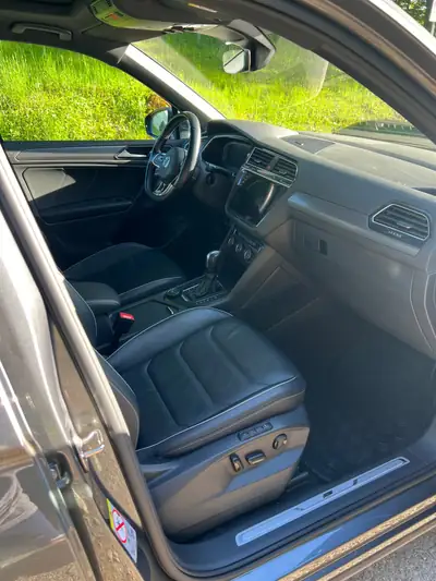 VW Tiguan 2.0 TSI Highline 4Motion — SUV polyvalent, toit panoramique et 4 roues motrices — Thumbnail 11