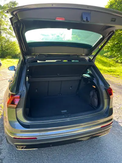 VW Tiguan 2.0 TSI Highline 4Motion — SUV polyvalent, toit panoramique et 4 roues motrices — Thumbnail 13