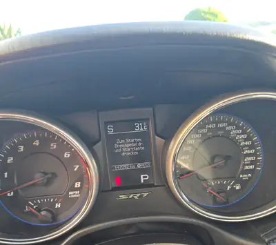 Jeep Grand Cherokee SRT8 6.4L V8 HEMI — Puissance brute et capacités tout-terrain — Innenraum