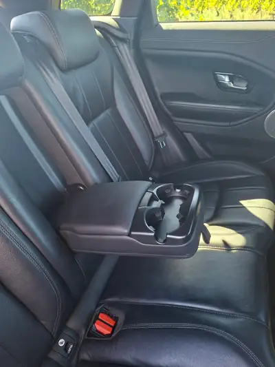 Land Rover Range Rover Evoque 2.0 Si4 — Élégance SUV compacte et polyvalence 4x4 — Thumbnail 9