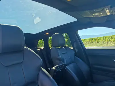 Land Rover Range Rover Evoque 2.0 Si4 — Élégance SUV compacte et polyvalence 4x4 — Thumbnail 10
