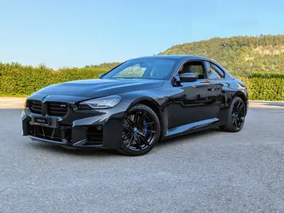BMW M2 LCI 2025 — Coupé sportif manuel, toit carbone, quasi-neuf — vue extérieure