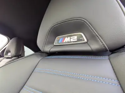 BMW M2 LCI 2025 — Coupé sportif manuel, toit carbone, quasi-neuf — Miniature 12