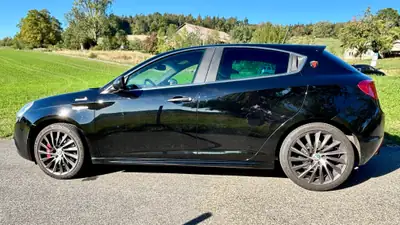 Alfa Romeo Giulietta 1.4 MultiAir 170 ch — Élégante compacte italienne, entretien soigné — side view