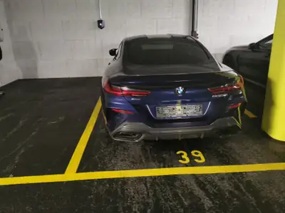 BMW M850i xDrive Coupé — 530 ch, Carbon, Laserlicht et Tanzanite Blau — Innenraum