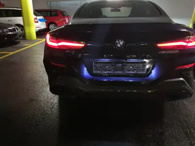 BMW M850i xDrive Coupé — 530 ch, Carbon, Laserlicht et Tanzanite Blau — Miniatur 9