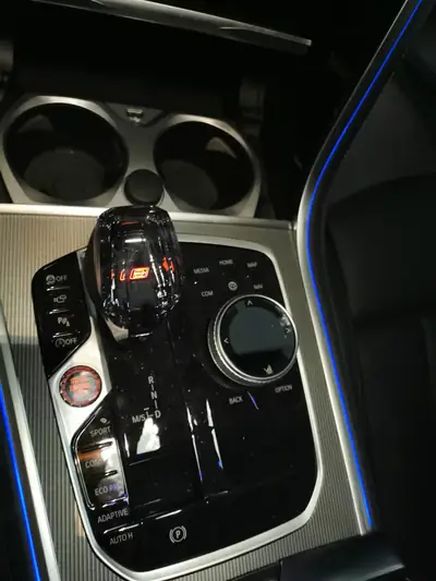 BMW M850i xDrive Coupé — 530 ch, Carbon, Laserlicht et Tanzanite Blau — Miniatur 13