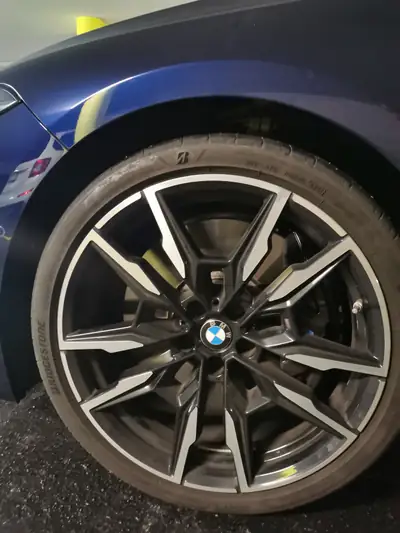 BMW M850i xDrive Coupé — 530 ch, Carbon, Laserlicht et Tanzanite Blau — Miniatur 17