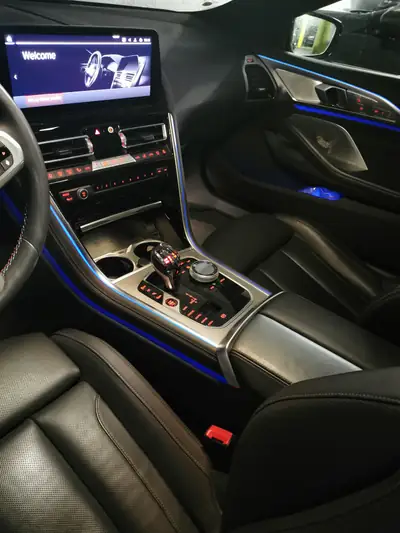 BMW M850i xDrive Coupé — 530 ch, Carbon, Laserlicht et Tanzanite Blau — Miniatur 23
