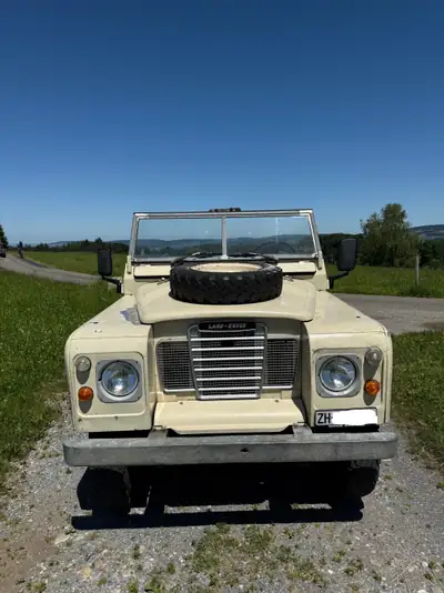 Land Rover 88 2.3 — Légende britannique, 32'300 km, essence robuste — Außenansicht