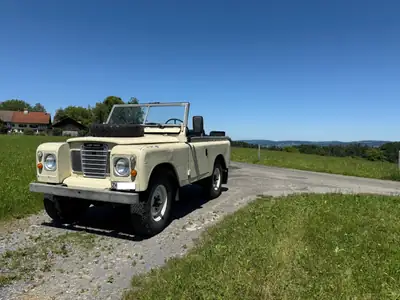 Land Rover 88 2.3 — Légende britannique, 32'300 km, essence robuste — Armaturenbrett