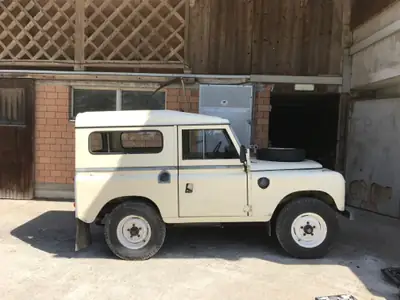 Land Rover 88 2.3 — Légende britannique, 32'300 km, essence robuste — Miniatur 10