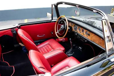 Sunbeam Alpine 260 Tiger — Roadster britannique V8, restauré Nut & Bolt, 1965 — Armaturenbrett