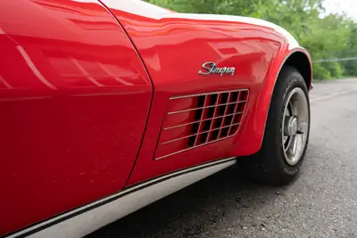 Chevrolet Corvette C3 1972 — Légende américaine restaurée, moteur neuf 5.7L — Miniatur 9