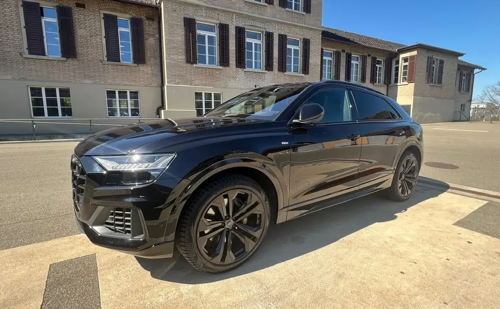 Audi Q8 55 TFSI Black Edition — SUV coupé premium, 340 ch, première main, km faibles — Außenansicht
