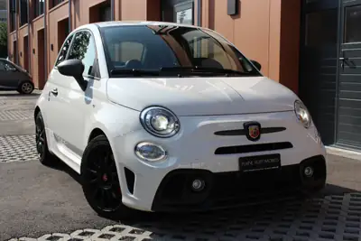 Fiat 595 Abarth Competizione — Pack Carbone, Échappement Monza, 180 ch dynamiques — intérieur