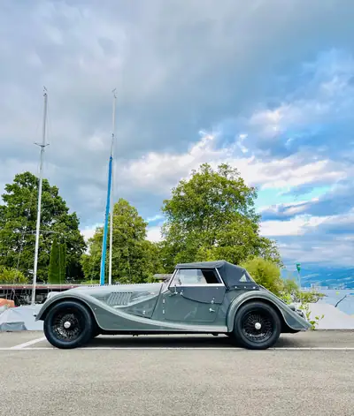 Morgan 4/4 1.6 Sport — Roadster anglais authentique, entretien réduit — vue extérieure