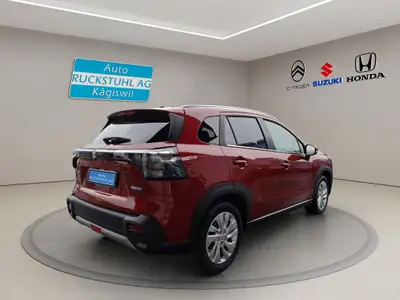 Suzuki S-Cross 1.4 T Compact+ Hybrid 4x4 — SUV polyvalent avec technologie hybride et transmission intégrale — rear view