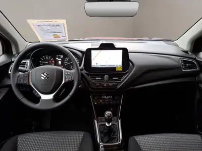 Suzuki S-Cross 1.4 T Compact+ Hybrid 4x4 — SUV polyvalent avec technologie hybride et transmission intégrale — Thumbnail 7