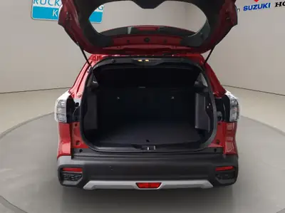 Suzuki S-Cross 1.4 T Compact+ Hybrid 4x4 — SUV polyvalent avec technologie hybride et transmission intégrale — Thumbnail 9