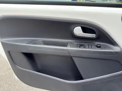 VW Up 1.0 Move Up 2018 — Petite citadine économique, entretien à jour — Thumbnail 12