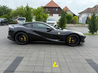 Ferrari 812 Superfast — Coupé sport légendaire, 796 ch, très peu roulée — exterior view