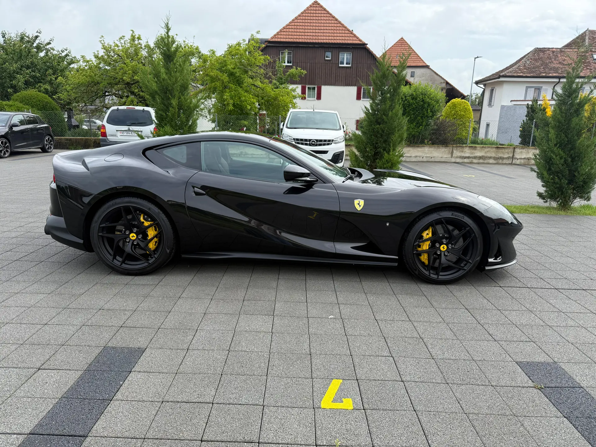 Ferrari 812 Superfast — Coupé sport légendaire, 796 ch, très peu roulée