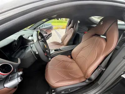 Ferrari 812 Superfast — Coupé sport légendaire, 796 ch, très peu roulée — Thumbnail 9