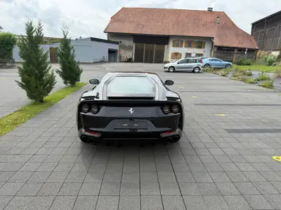 Ferrari 812 Superfast — Coupé sport légendaire, 796 ch, très peu roulée — Thumbnail 7