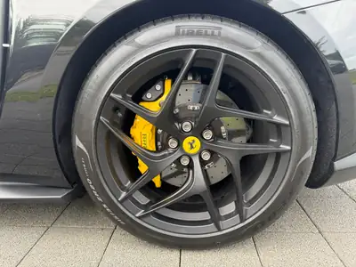 Ferrari 812 Superfast — Coupé sport légendaire, 796 ch, très peu roulée — Thumbnail 12