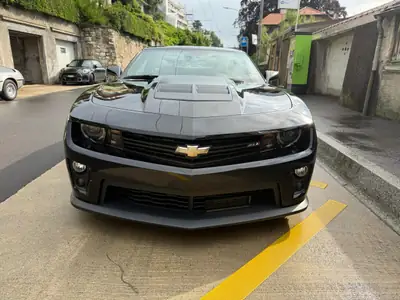 Chevrolet Camaro ZL1 2012 — Muscle car légendaire, seulement 14'200 km — interior