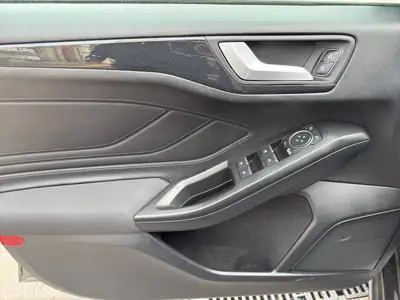 Ford Focus 1.0 SCTi ST-LINE — Break sportif, entretien inclus, sans sinistre — Thumbnail 12