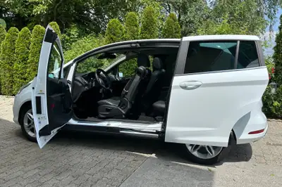 Ford B-Max 1.6 Ti-VCT Titanium — Monospace compact, faible kilométrage et consommation maîtrisée — interni