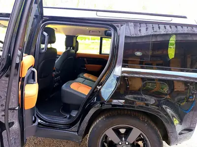 Land Rover Defender 110 P400e PHEV X-Dynamic HSE — SUV hybride rechargeable haute performance — Thumbnail 7