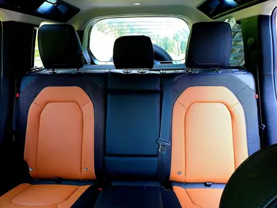 Land Rover Defender 110 P400e PHEV X-Dynamic HSE — SUV hybride rechargeable haute performance — Thumbnail 12