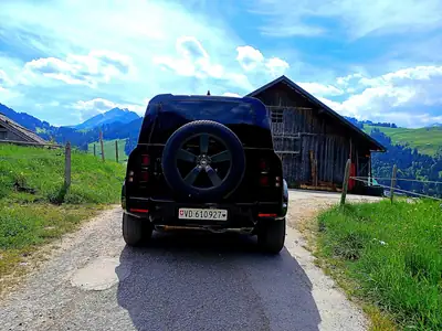Land Rover Defender 110 P400e PHEV X-Dynamic HSE — SUV hybride rechargeable haute performance — Thumbnail 14