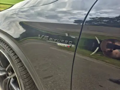 Mercedes-Benz GLC 63 AMG 4Matic+ — SUV haute performance, 49 100 km, sans sinistre — vista posteriore