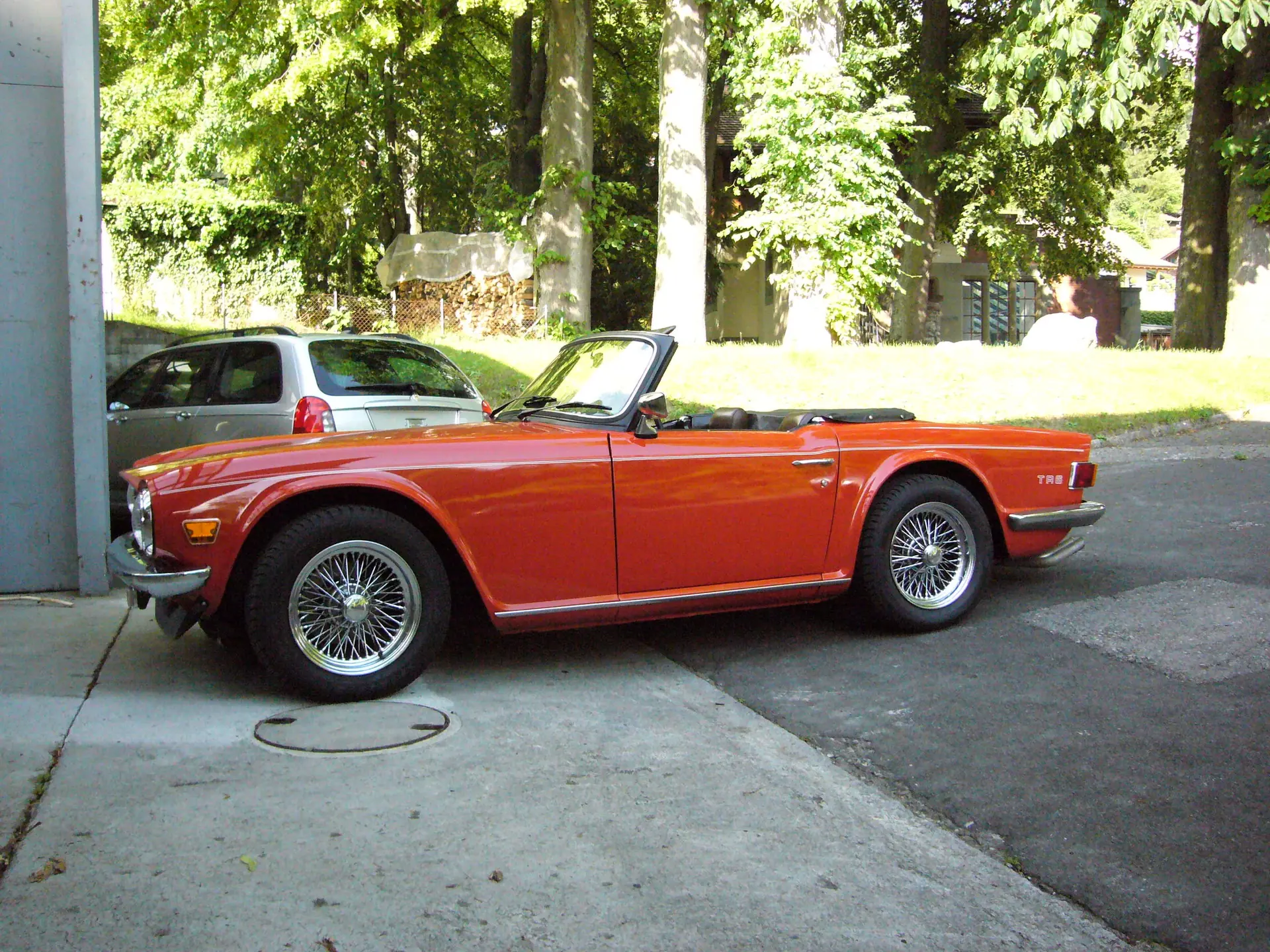 Triumph TR6 1974 — Cabriolet sportif anglais iconique, 95'000 km — vue extérieure