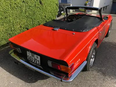 Triumph TR6 1974 — Cabriolet sportif anglais iconique, 95'000 km — Miniature 9
