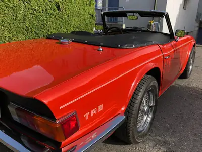Triumph TR6 1974 — Cabriolet sportif anglais iconique, 95'000 km — Miniature 8