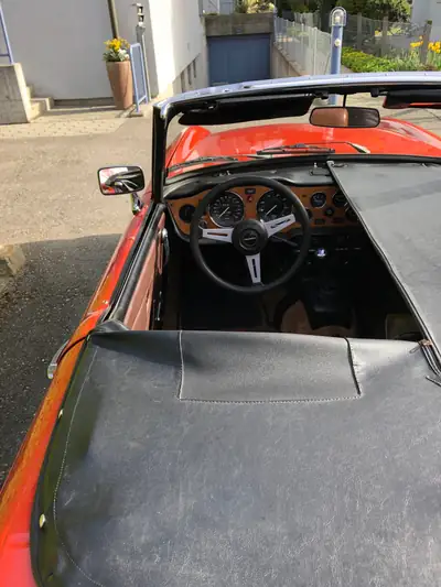 Triumph TR6 1974 — Cabriolet sportif anglais iconique, 95'000 km — Miniature 10