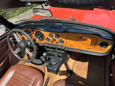 Triumph TR6 1974 — Cabriolet sportif anglais iconique, 95'000 km — Miniature 18