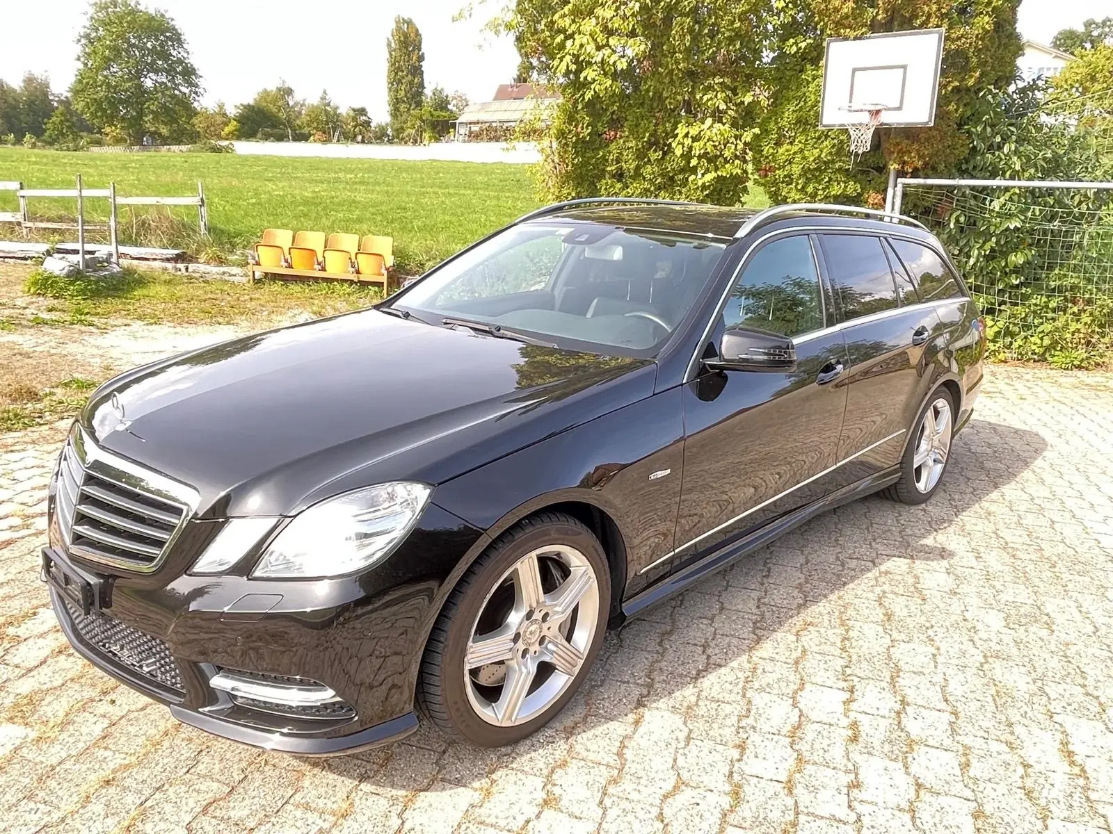 Mercedes-Benz E 500 Estate — Berline polyvalente, 408 ch et traction intégrale — vista esterna