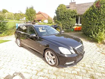 Mercedes-Benz E 500 Estate — Berline polyvalente, 408 ch et traction intégrale — interni
