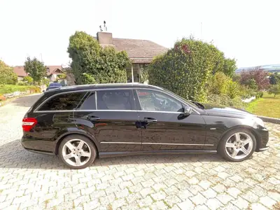Mercedes-Benz E 500 Estate — Berline polyvalente, 408 ch et traction intégrale — cruscotto