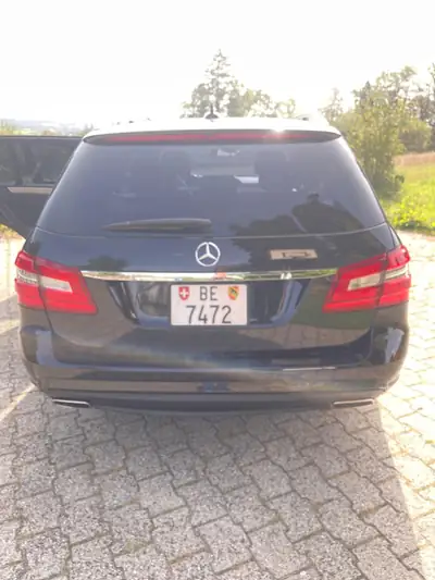 Mercedes-Benz E 500 Estate — Berline polyvalente, 408 ch et traction intégrale — Miniatura 7