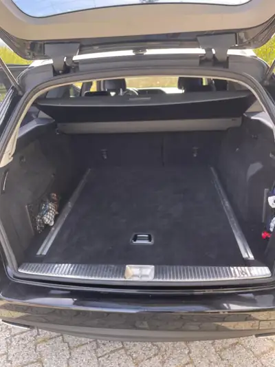 Mercedes-Benz E 500 Estate — Berline polyvalente, 408 ch et traction intégrale — Miniatura 8