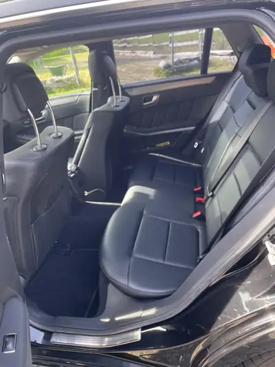 Mercedes-Benz E 500 Estate — Berline polyvalente, 408 ch et traction intégrale — Miniatura 11