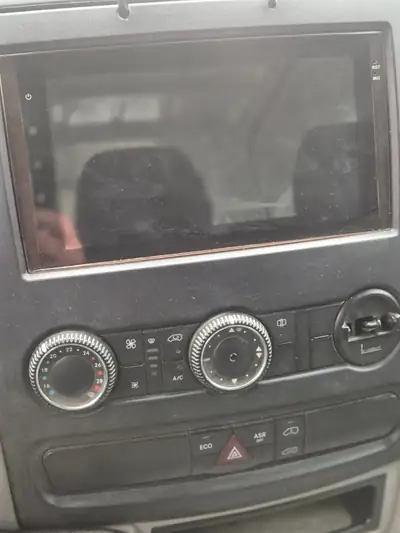 Mercedes-Benz Sprinter 316 CDI — Utilitaire fiable, 92 000 km, motorisation éprouvée — intérieur